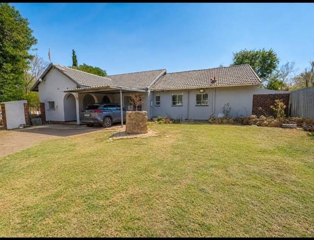 4 BEDROOM HOUSE FOR SALE IN BRACKENHURST